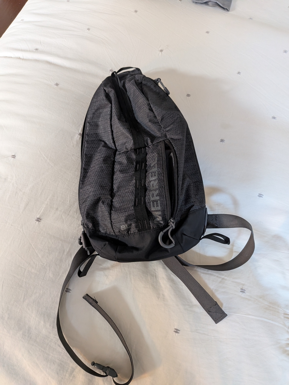 MERRELL Men's Black 8L Sling Backpack